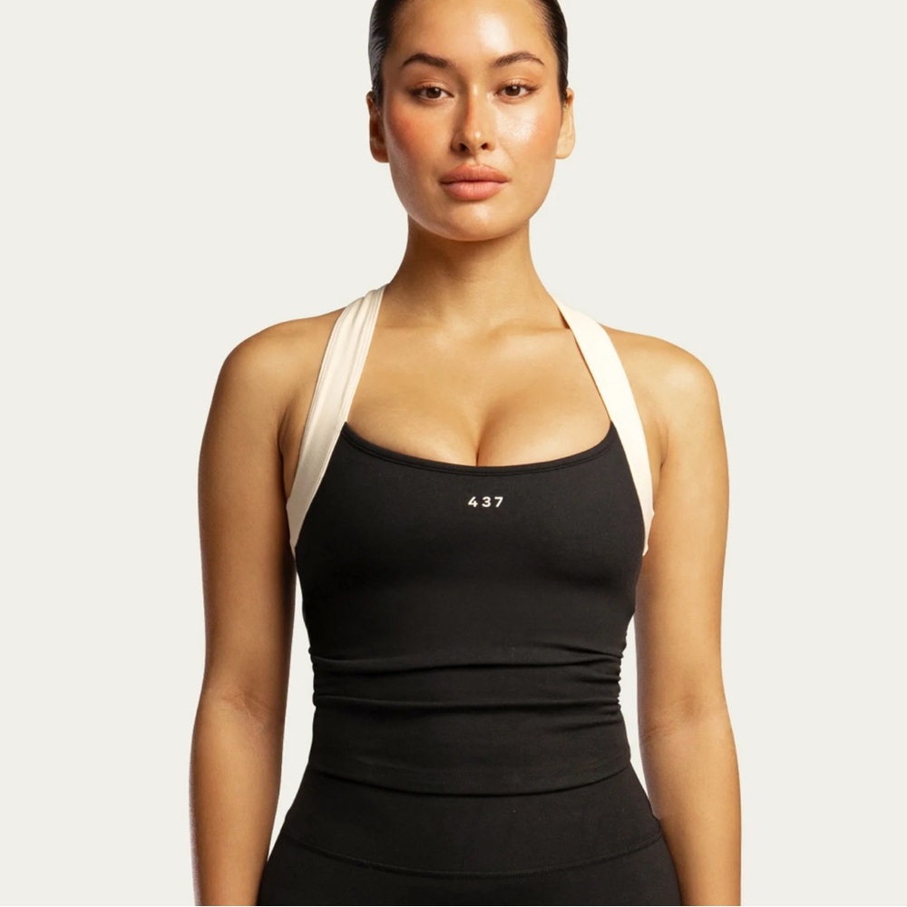 437 The Sculpt Tank in Black and White